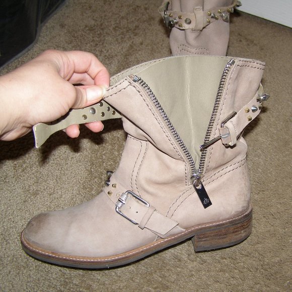 size 8.5 SAM EDELMAN Taupe/beige Leather Studded Biker Moto boots - Picture 8 of 15